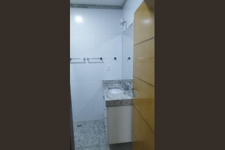 Banheiro da suíte 2 de casa para alugar com 4 quartos, 260m² em Centro, Contagem