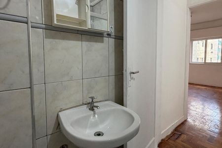 Banheiro de apartamento para alugar com 2 quartos, 87m² em Aparecida, Santos