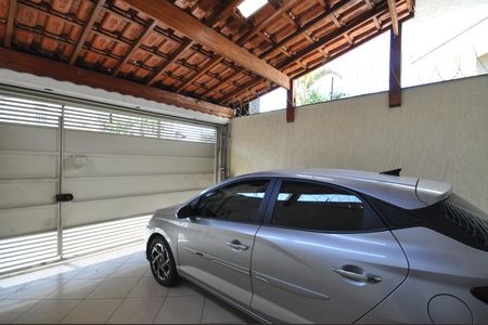 Garagem de casa à venda com 3 quartos, 97m² em Parque Casa de Pedra, São Paulo