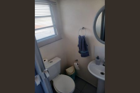 Banheiro de casa para alugar com 2 quartos, 150m² em Vila Monumento, São Paulo