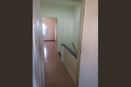 Corredor de casa para alugar com 2 quartos, 150m² em Vila Monumento, São Paulo