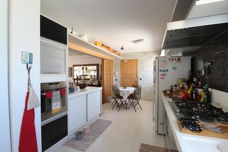 Cozinha de apartamento à venda com 4 quartos, 216m² em Itaim Bibi, São Paulo