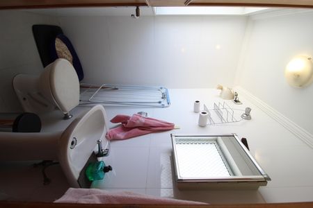 Banheiro de Serviço de apartamento à venda com 4 quartos, 216m² em Itaim Bibi, São Paulo