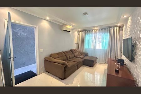 Sala de casa à venda com 3 quartos, 154m² em Jardim Santa Cecilia, Guarulhos