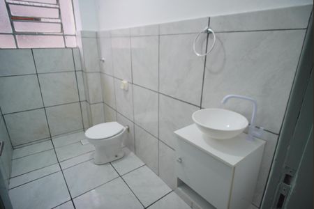 Banheiro Corredor de apartamento para alugar com 3 quartos, 80m² em Agronomia, Porto Alegre
