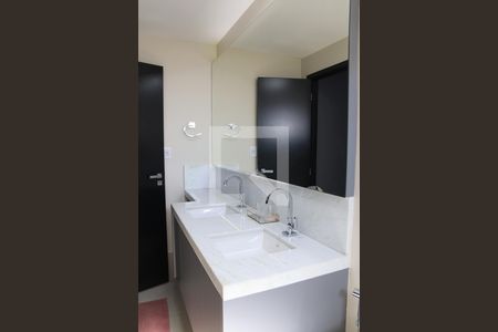 Banheiro da Suíte 1 de apartamento para alugar com 2 quartos, 79m² em Setor Bueno, Goiânia
