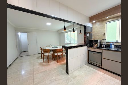 Cozinha de casa à venda com 3 quartos, 146m² em Planalto, Belo Horizonte