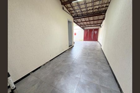 Área externa de casa à venda com 3 quartos, 146m² em Planalto, Belo Horizonte