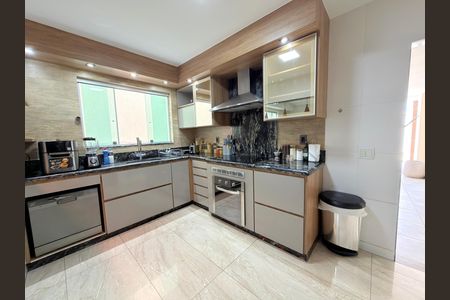 Cozinha de casa à venda com 3 quartos, 146m² em Planalto, Belo Horizonte