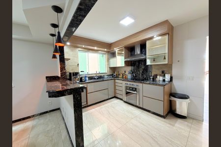 Cozinha de casa à venda com 3 quartos, 146m² em Planalto, Belo Horizonte