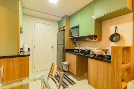 Cozinha de apartamento à venda com 2 quartos, 32m² em Jardim Itacolomi, São Paulo