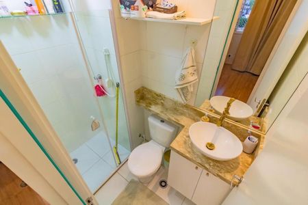 Banheiro de apartamento à venda com 2 quartos, 32m² em Jardim Itacolomi, São Paulo