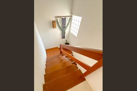 Casa para alugar com 257m², 3 quartos e 4 vagasEscada