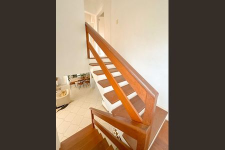Casa para alugar com 257m², 3 quartos e 4 vagasEscada