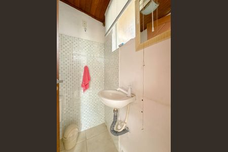 Lavabo 2 de casa para alugar com 3 quartos, 257m² em Cachoeira do Bom Jesus, Florianópolis