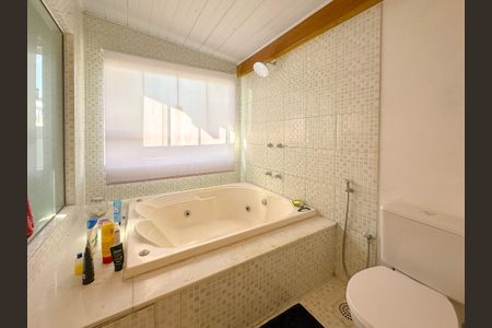 Casa para alugar com 257m², 3 quartos e 4 vagasBanheiro da Suíte