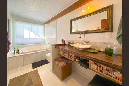 Casa para alugar com 257m², 3 quartos e 4 vagasBanheiro da Suíte