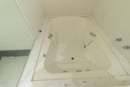 Casa para alugar com 316m², 4 quartos e 3 vagasBanheiro da Suíte 1