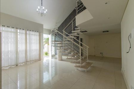Casa para alugar com 316m², 4 quartos e 3 vagasSala
