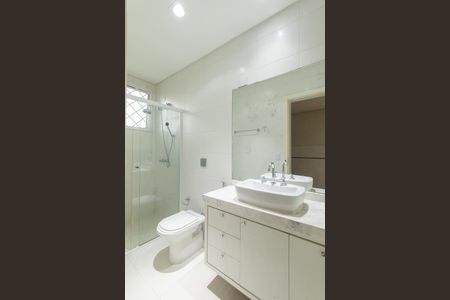 Casa para alugar com 316m², 4 quartos e 3 vagasBanheiro da Suíte 2