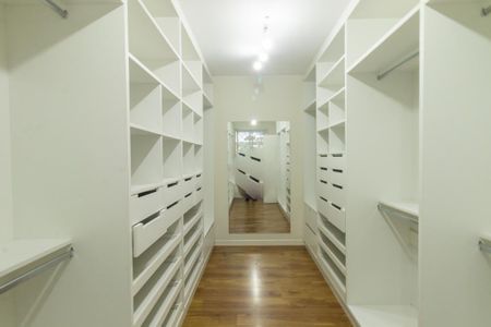 Casa para alugar com 316m², 4 quartos e 3 vagasCloset da suíte 1