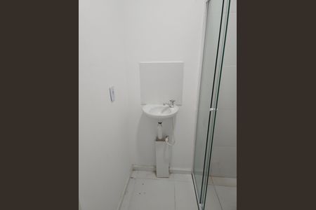 Banheiro de casa de condomínio para alugar com 2 quartos, 50m² em Jardim dos Pereiras (Caucaia do Alto), Cotia