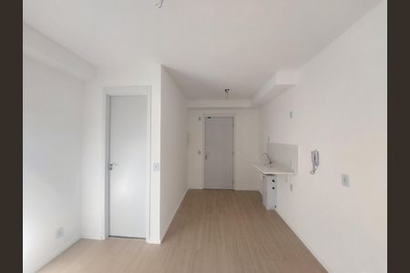 Sala de kitnet/studio para alugar com 1 quarto, 17m² em Campo Grande, São Paulo
