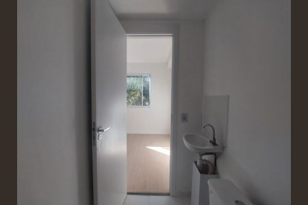 Banheiro de kitnet/studio para alugar com 1 quarto, 17m² em Campo Grande, São Paulo