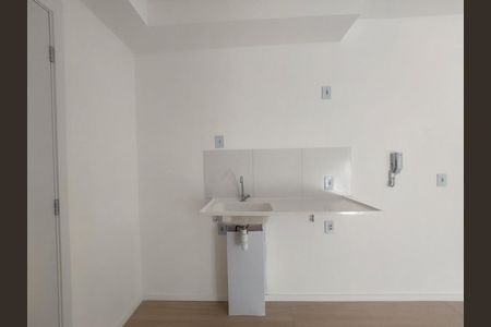 Cozinha de kitnet/studio para alugar com 1 quarto, 17m² em Campo Grande, São Paulo
