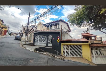 Fachada de casa para alugar com 3 quartos, 220m² em Jardim Peri, São Paulo