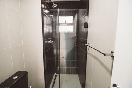 Banheiro de apartamento para alugar com 2 quartos, 57m² em Vila Ester (zona Norte), São Paulo