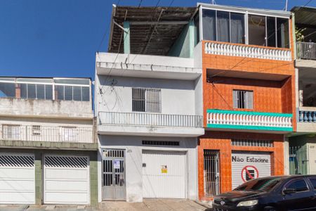 Fachada de casa para alugar com 3 quartos, 110m² em Jardim Elvira, Osasco