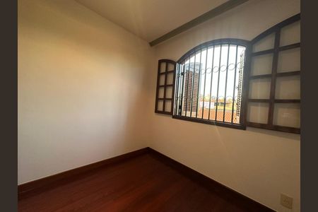 Quarto 3 de casa para alugar com 2 quartos, 250m² em Planalto, Belo Horizonte