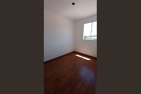 Quarto de apartamento à venda com 2 quartos, 45m² em Vale das Amendoeiras, Contagem