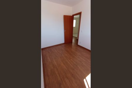 Quarto de apartamento à venda com 2 quartos, 45m² em Vale das Amendoeiras, Contagem