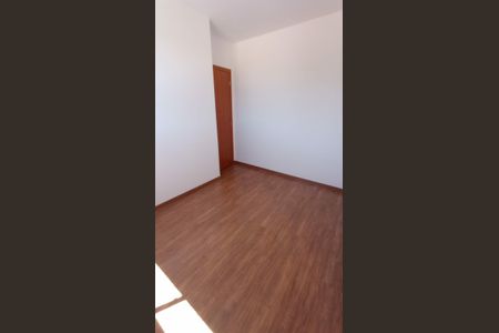 Quarto de apartamento à venda com 2 quartos, 45m² em Vale das Amendoeiras, Contagem