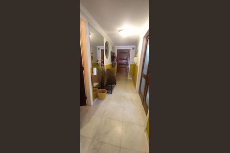 Corredor de apartamento para alugar com 3 quartos, 167m² em Menino Deus, Porto Alegre