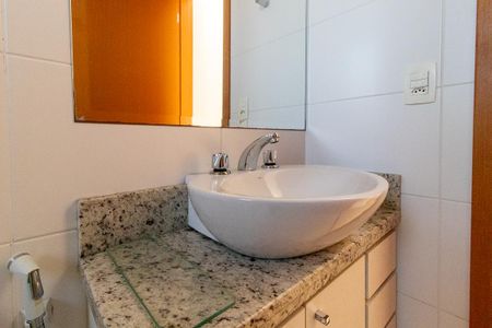 Apartamento à venda com 84m², 3 quartos e 2 vagas Apartamento à venda com 84m², 3 quartos e 2 vagasBanheiro Social