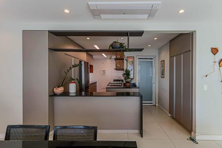 Cozinha de apartamento para alugar com 3 quartos, 134m² em Vila Anastácio, São Paulo