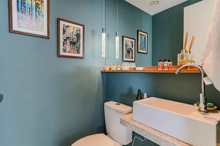 Lavabo de apartamento para alugar com 3 quartos, 134m² em Vila Anastácio, São Paulo