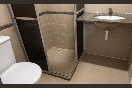 Banheiro da suíte de casa de condomínio para alugar com 1 quarto, 24m² em Praia do Flamengo, Salvador