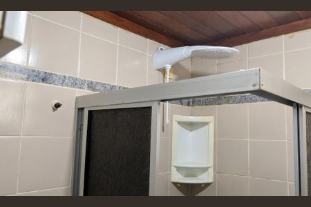 Banheiro da suíte de casa de condomínio para alugar com 1 quarto, 24m² em Praia do Flamengo, Salvador