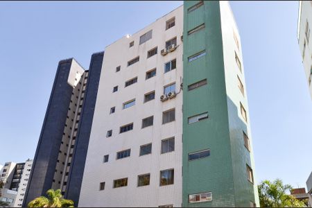Apartamento para alugar com 132m², 4 quartos e 2 vagas Apartamento para alugar com 132m², 4 quartos e 2 vagasFachada