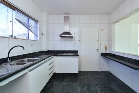 Apartamento para alugar com 132m², 4 quartos e 2 vagas Apartamento para alugar com 132m², 4 quartos e 2 vagasCozinha