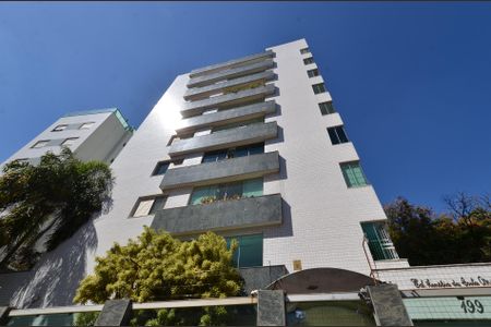 Apartamento para alugar com 132m², 4 quartos e 2 vagas Apartamento para alugar com 132m², 4 quartos e 2 vagasFachada