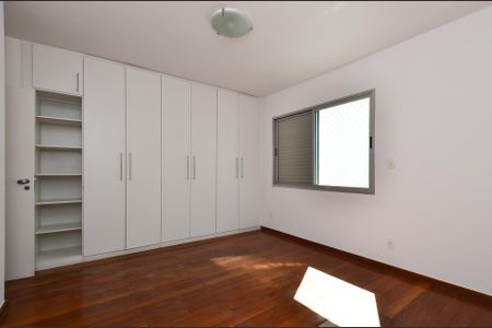 Apartamento para alugar com 132m², 4 quartos e 2 vagas Apartamento para alugar com 132m², 4 quartos e 2 vagasSuíte