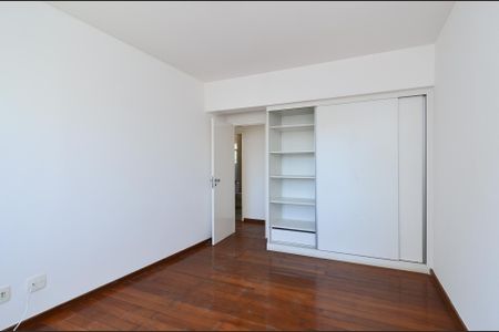 Apartamento para alugar com 132m², 4 quartos e 2 vagas Apartamento para alugar com 132m², 4 quartos e 2 vagasQuarto 2