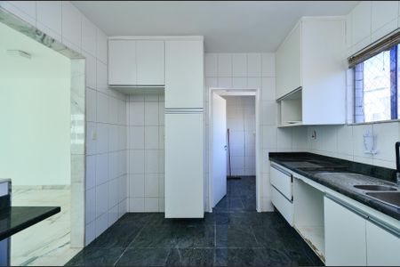 Apartamento para alugar com 132m², 4 quartos e 2 vagas Apartamento para alugar com 132m², 4 quartos e 2 vagasCozinha