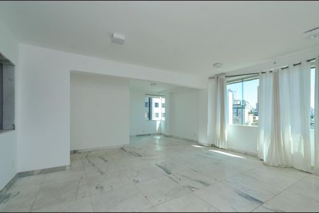 Apartamento para alugar com 132m², 4 quartos e 2 vagas Apartamento para alugar com 132m², 4 quartos e 2 vagasSala Ambientes