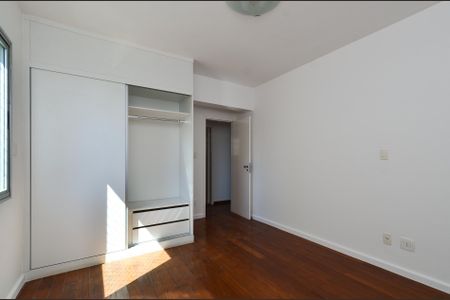 Apartamento para alugar com 132m², 4 quartos e 2 vagas Apartamento para alugar com 132m², 4 quartos e 2 vagasQuarto 1